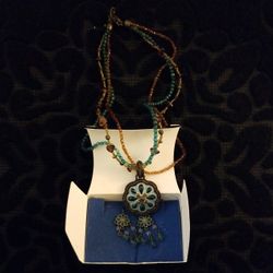 Avon Medallion Gift Set $20