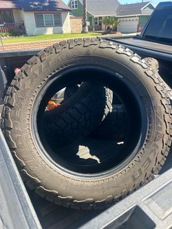 Faliken A/T AT3W tires. 285/60/20
