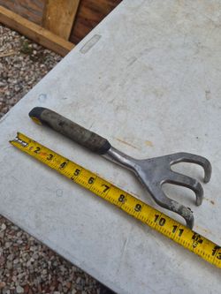 Large 3 prong Gardening rake mulch handyman tool