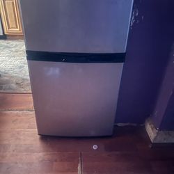 Mini Fridge 