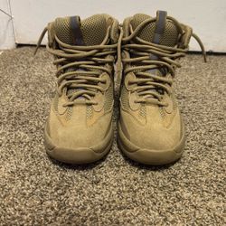 Yeezy Boots Color/Tan 150-180