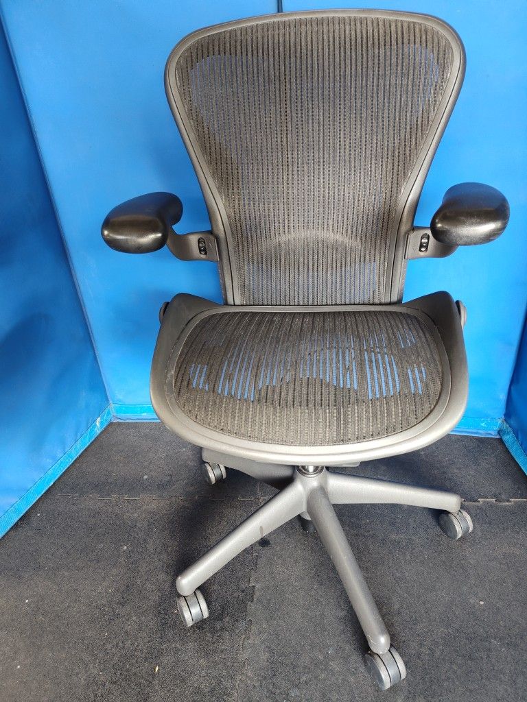 $200 Firm, Yes, It's Available, Herman Miller Aeron Chair, Mesh, Size B, Ergonomic, Works, Seat Has a Defect, Dealer/Refurb Price $350 - $600