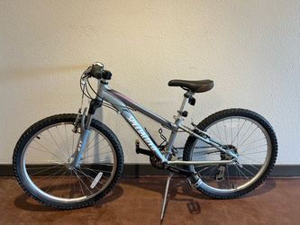 Specialized girls mountain bike 24”