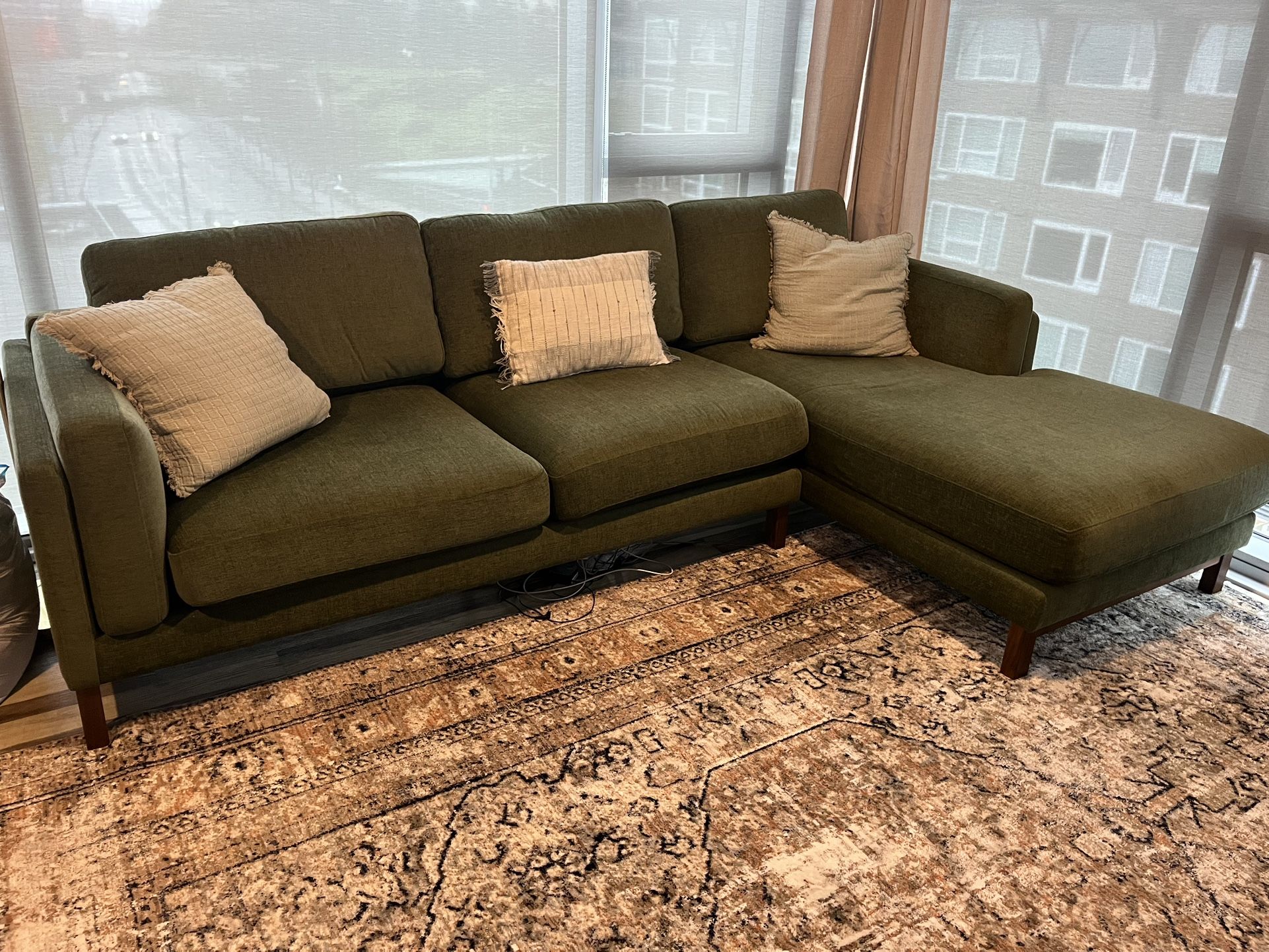 Interior Define Sofa w/Chaise