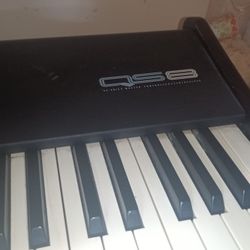 Alesis QS8 64 Voice Master Controller/ Synthesizer 