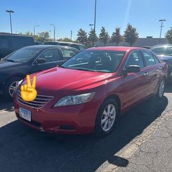 Camry LE 2011. Título limpio con 168 millas