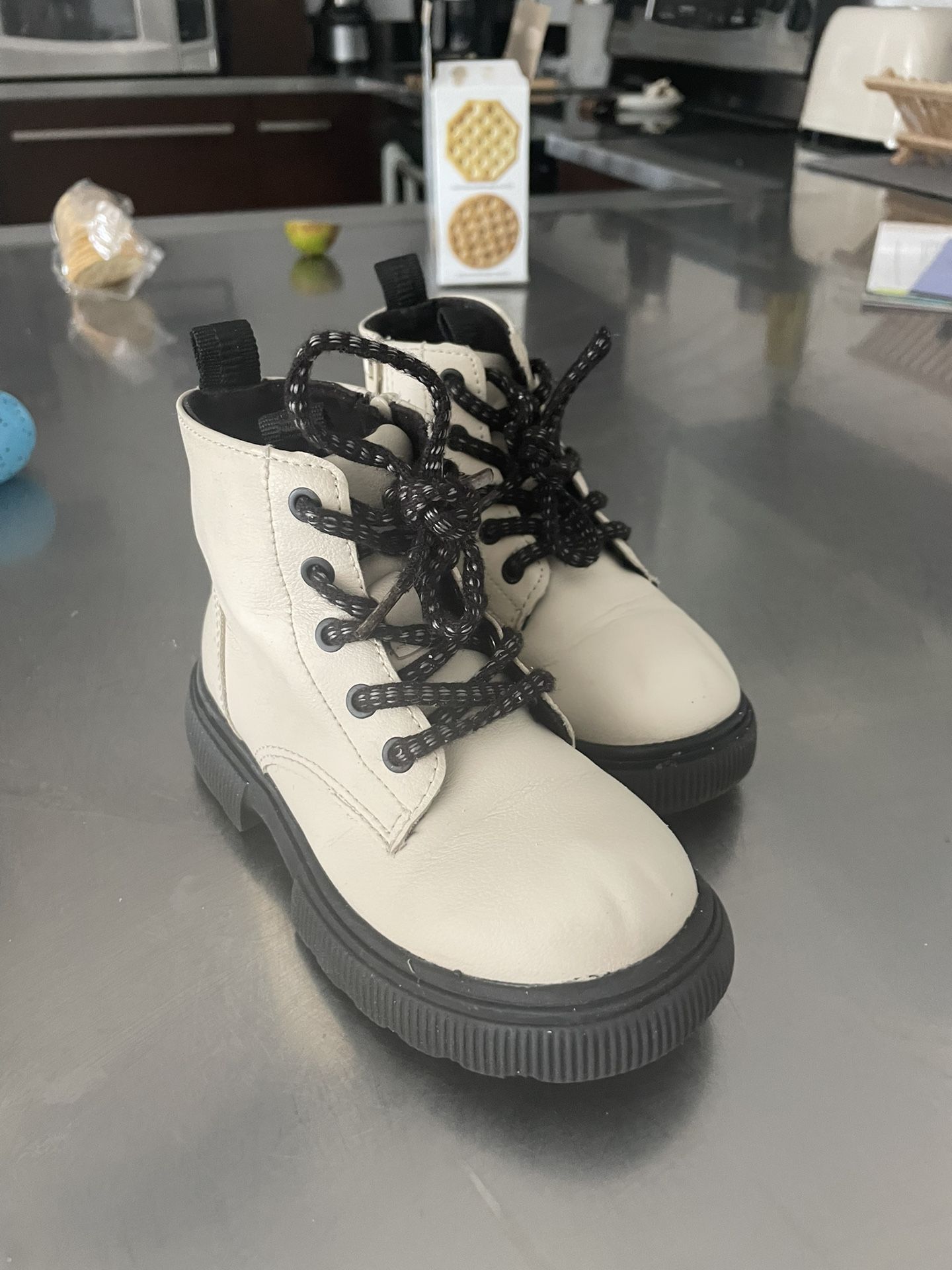 Toddler Zara White Boots 3T Size 25