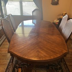 Dining Room/kitchen Table With leaf