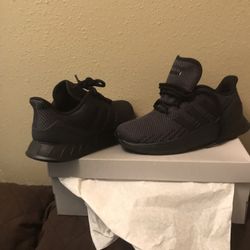 New Adidas Shoes Size Seven