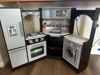 Play kitchen