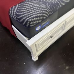 Queen Size SEALY High Pointe Mattress 