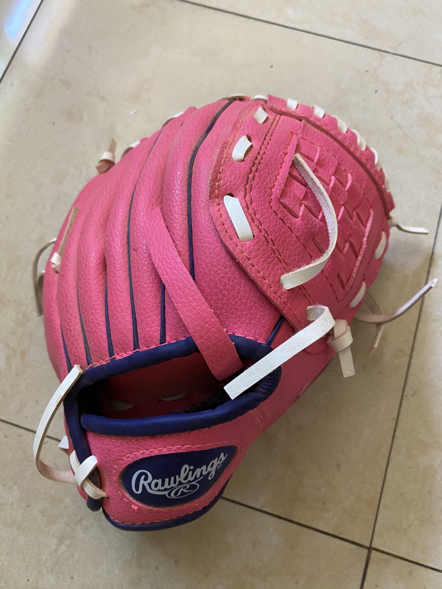 Rawlings Softball Glove, RHT, 9 Inches