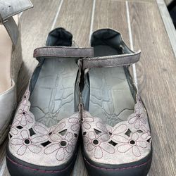 J41 Womens Shoes Size 8.5