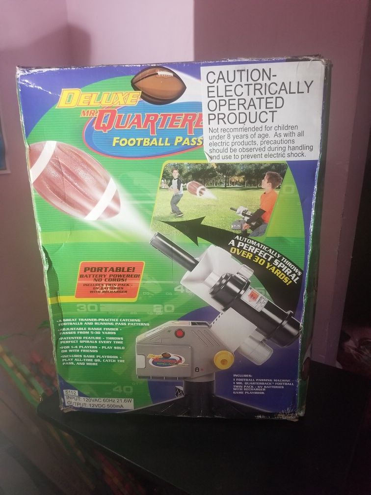 Deluxe Mr. Quaterback passing machine