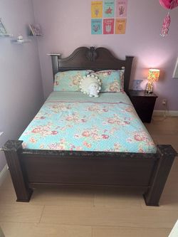 Queen size Bedroom set