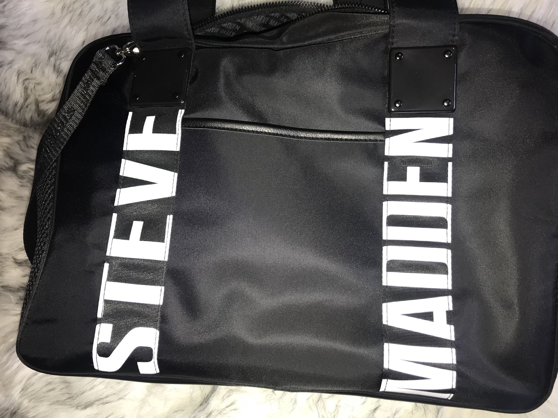 Amet Shop - Steve Madden black duffle gym bag 🖤🤍 $1,750 @