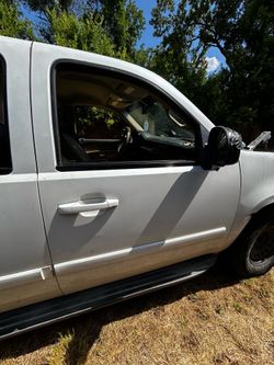 Passenger side door / 07 Tahoe