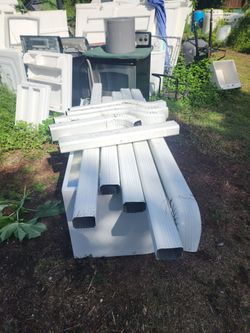 Aluminum gutter downspouts