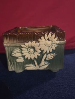 2 Ceramic square plant pots