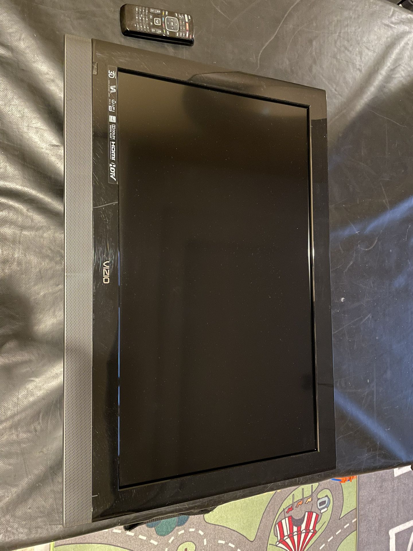 VIZIO Tv 32 Inch With Wall Mount 