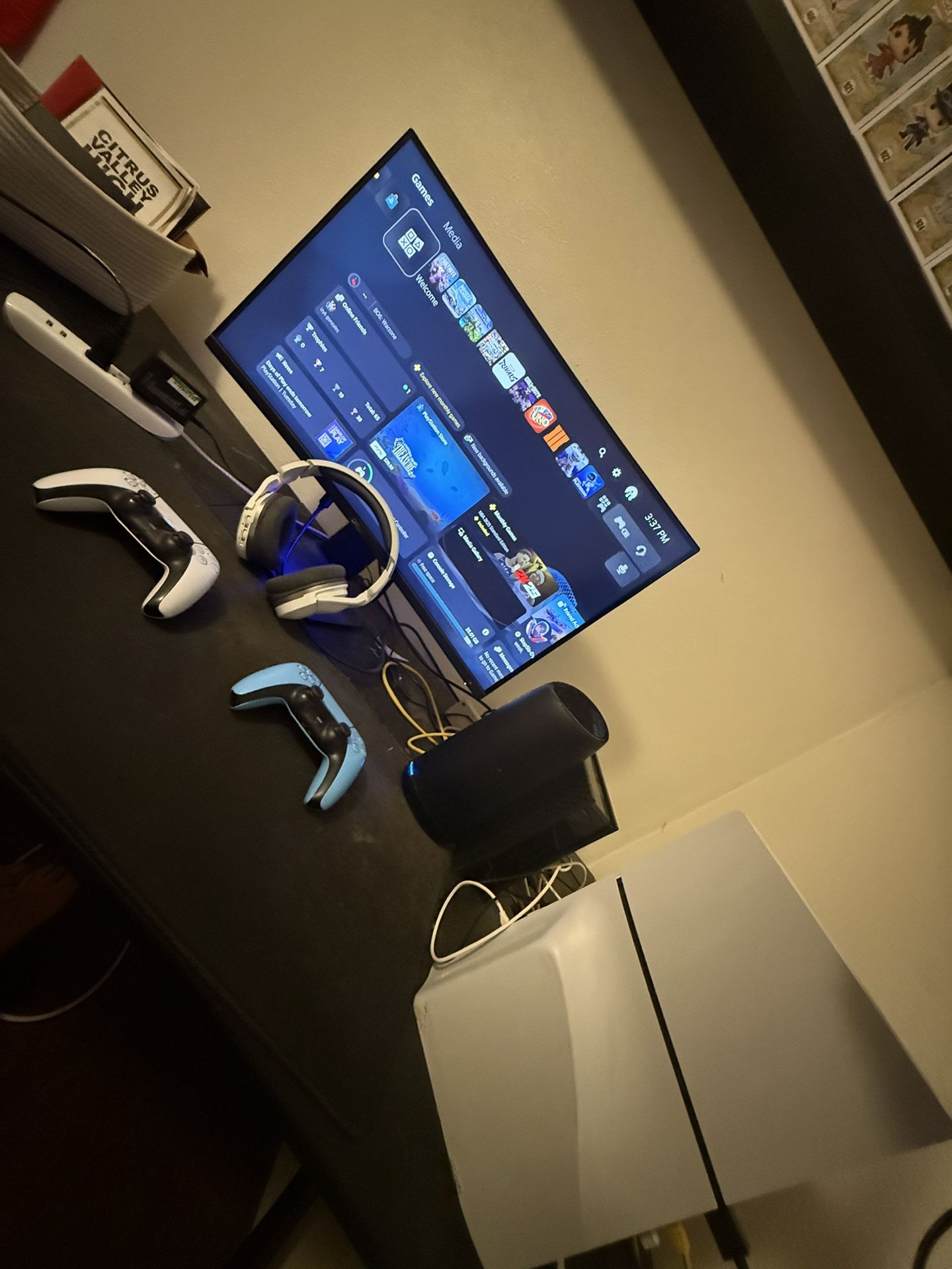 Ps5 Slim + headset and 2 controllers (White & Baby blue)