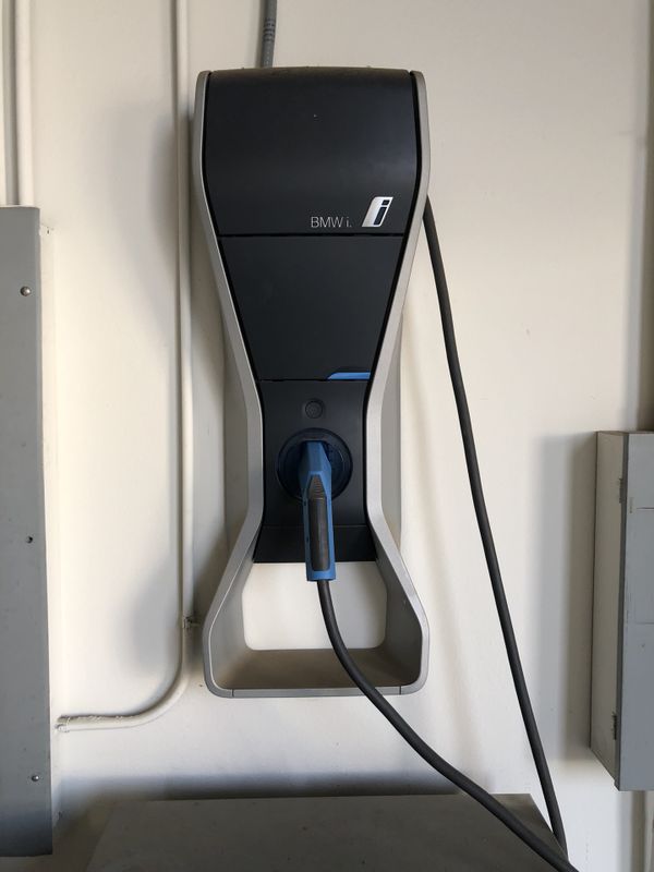 Genuine Bmw I Series 220v Electric Car Wall Charger With 25 Cord Genuine Bmw I Series 220v Electric Car Wall Charger With 25 Cord Fast Charge