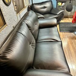 BLACK LEATHER COUCHES 