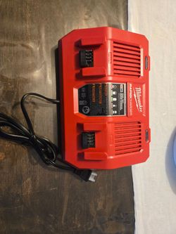 Milwaukee
M18 18-Volt Lithium-Ion Dual Bay Rapid Battery Charger
