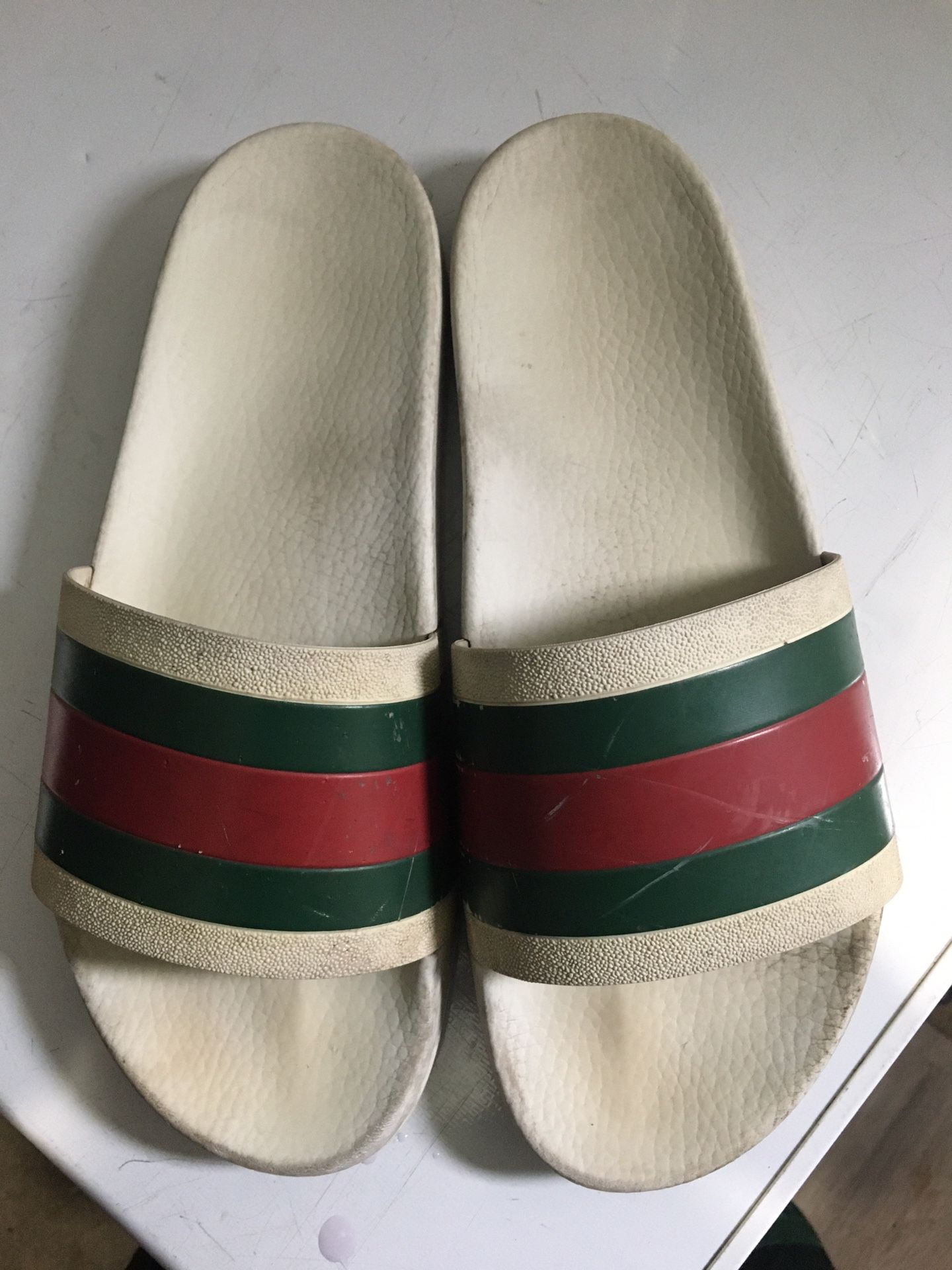 GUCCI SLIDES