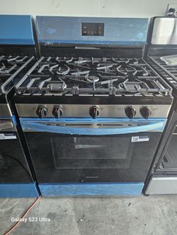 GAS STOVE FRIGIDAIRE STAINLESS STEEL NEW OPEN BOX