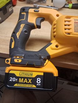 Dewalt Saw Machine
