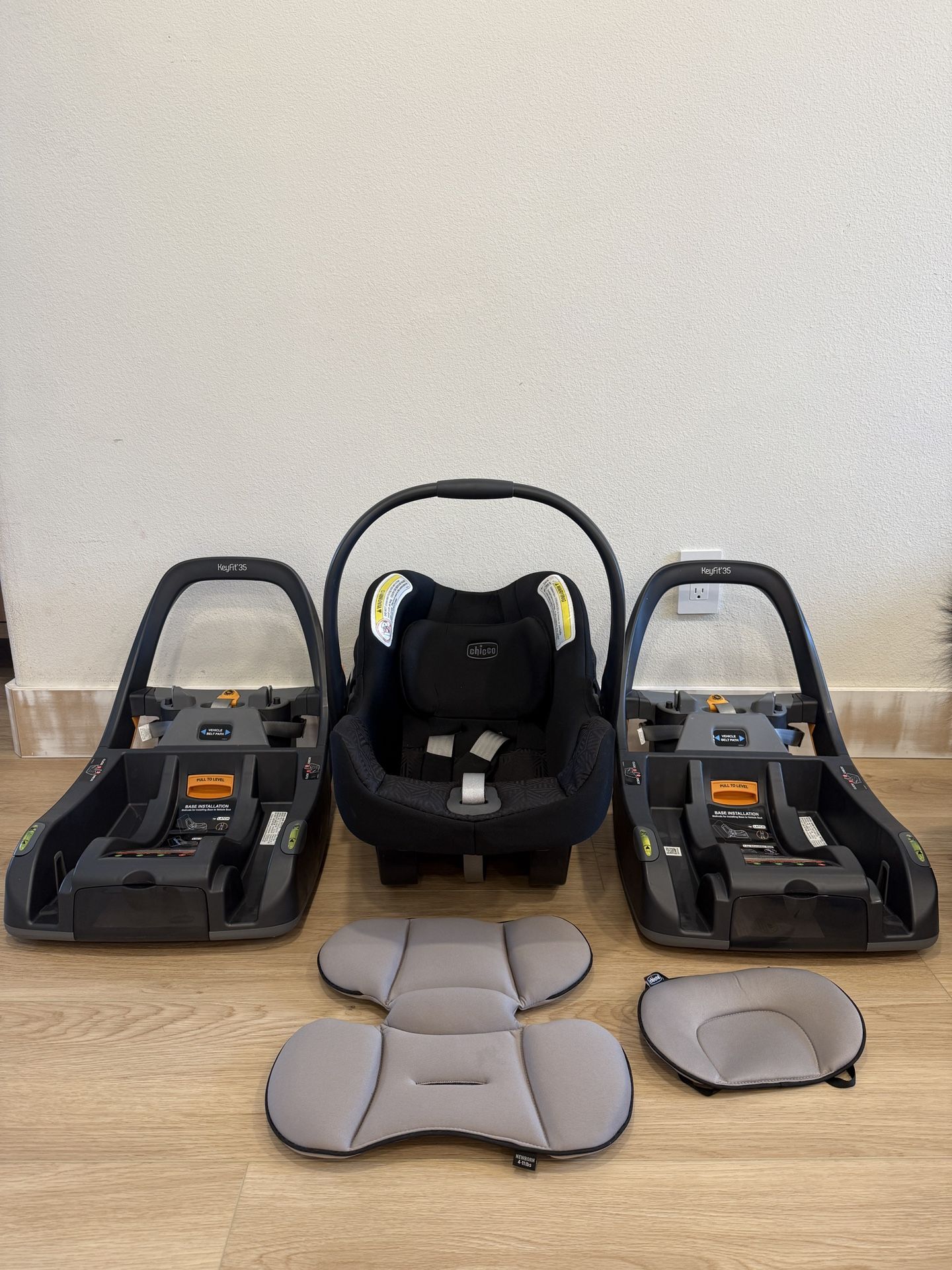 Chicco KeyFit 35 Infant Car Seat and (2) Bases