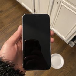 WHITE IPHONE XR 