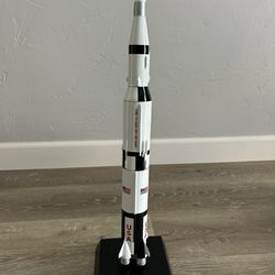 Apollo Saturn V Rocket Model in 1/200 scale