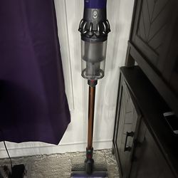 Dyson V10 Vacuum