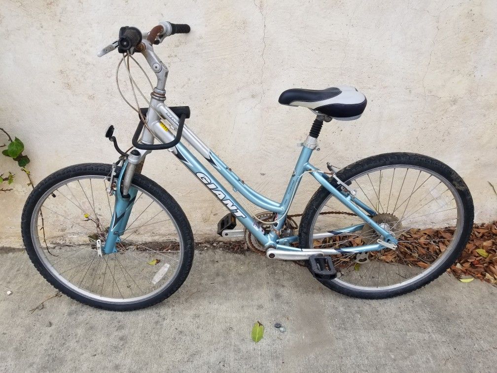Giant sedona online dx ladies bike