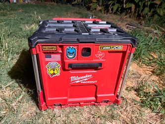 Milwaukee rolling pack out tool box