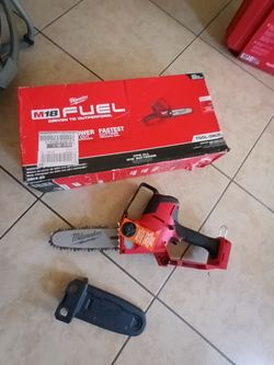 Milwaukee
M18 FUEL 18V Lithium-Ion Brushless Battery 8 in. HATCHET Pruning Saw (Tool-Only)