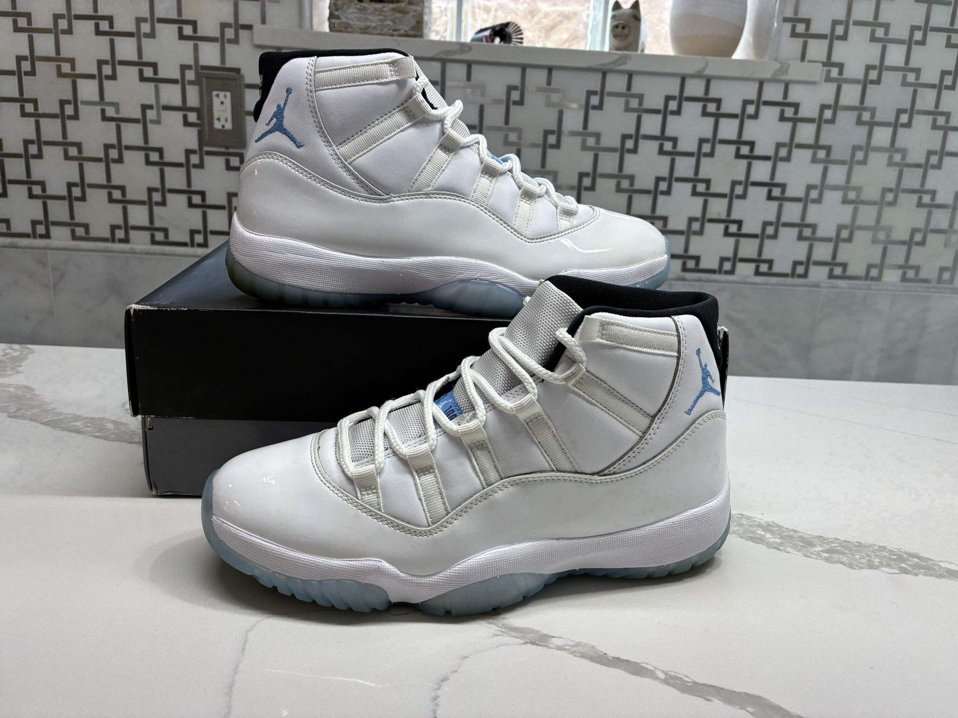 Jordan 11 Legend blue