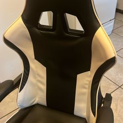 Modern Chair Roll Around 