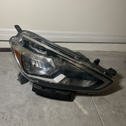 Nissan Sentra 2016, 2017, 2018, 2019 Headlight Passenger Side