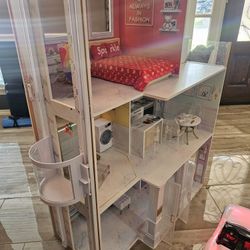 Rainbow High Fully Loaded Doll House With Changing Color Car, Like New Hardly Used.
