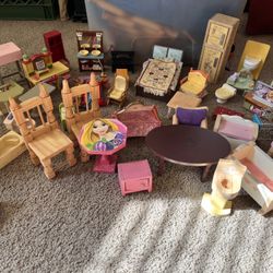 Assorted doll furniture