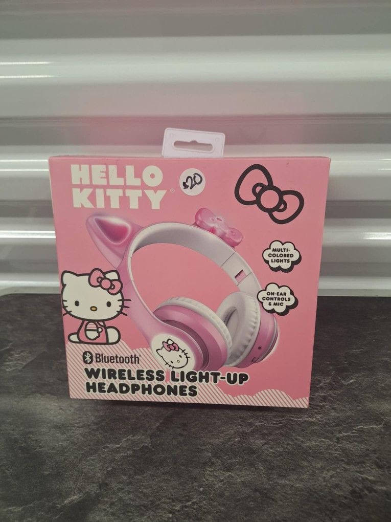 HELLO KITTY LIGHT UP HEADPHONES 🎧