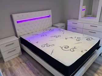 Bedroom Set. Stylish And Comfort For Your Home! - Juego de cuarto ¡ Estilo Moderno Para Su Hogar!