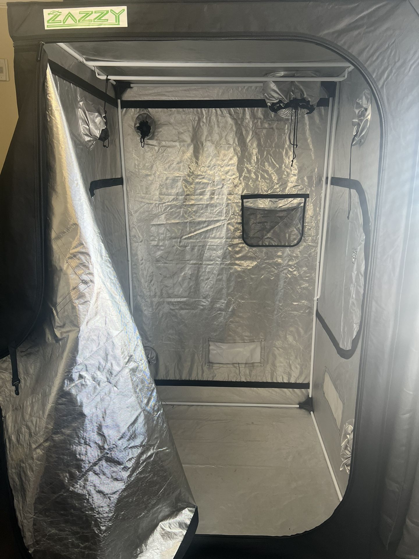 Zazzy Grow Tent