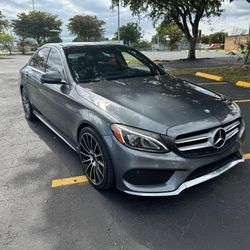 Mercedez Benz C300 Year 2017