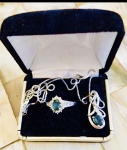 hstone Emerald and diamond necklace and ring set