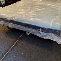 Queen Tempur-pedic Tempurpedic Luxe Adapt Medium Hybrid Mattress, Free Delivery