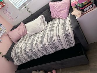 Day bed with trundle.